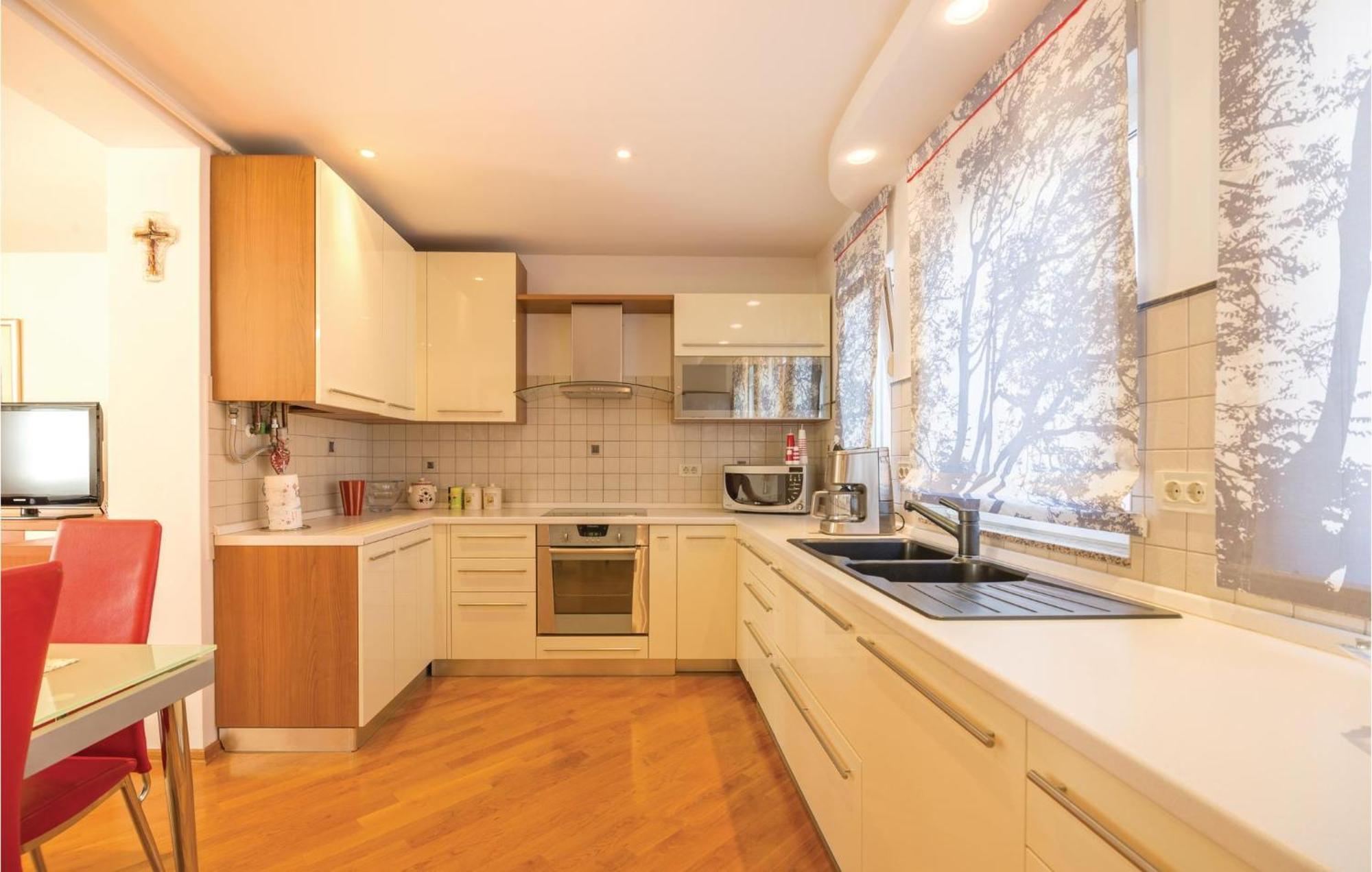 Cozy Apartment In Rijeka With Kitchen Eksteriør bilde