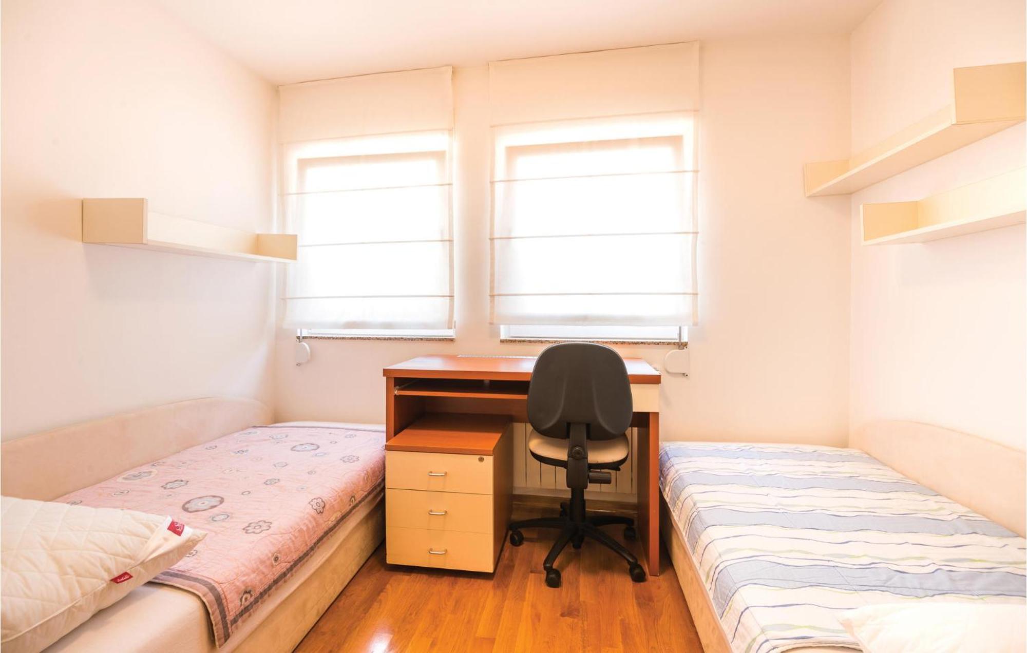 Cozy Apartment In Rijeka With Kitchen Eksteriør bilde