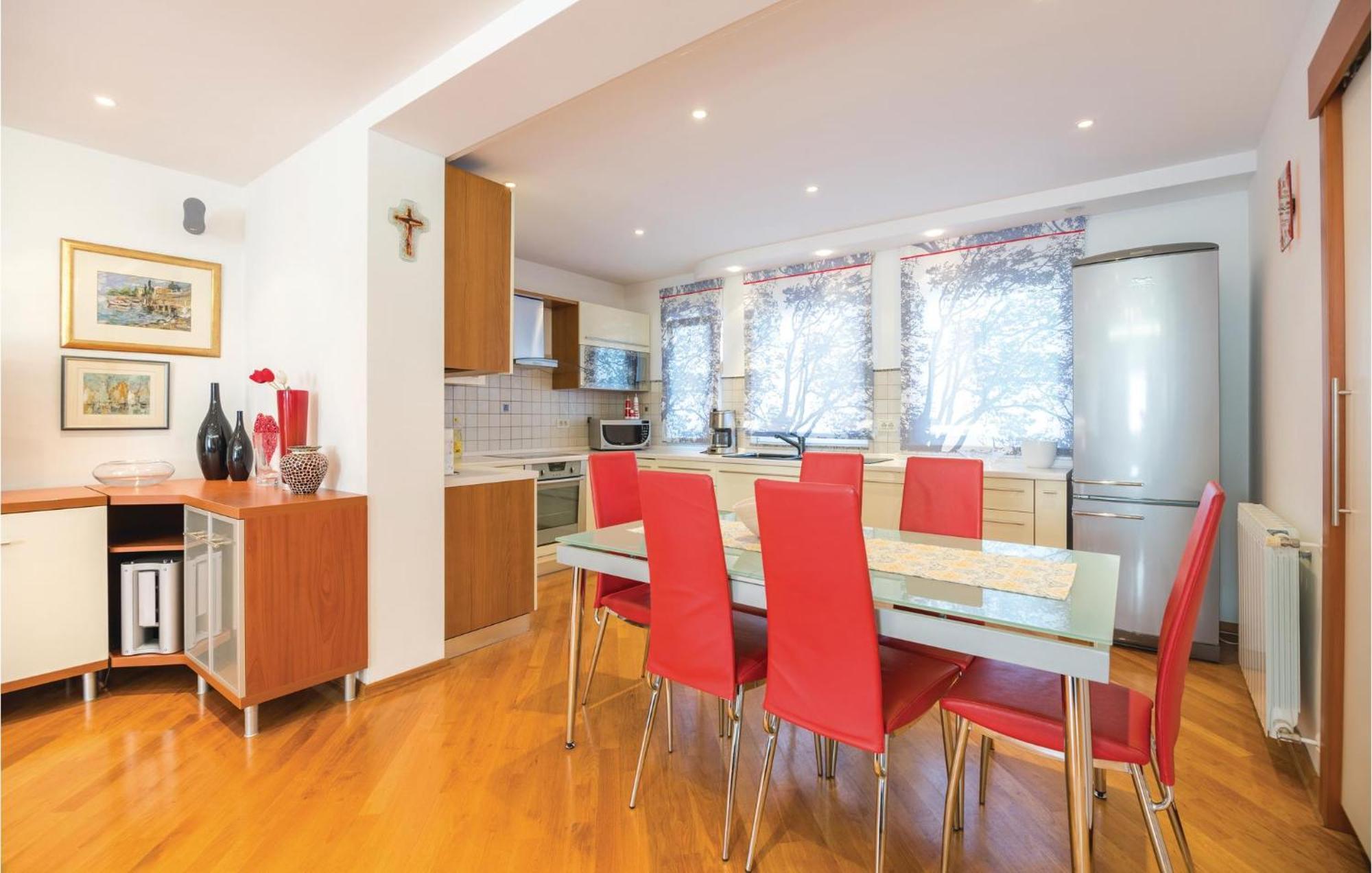 Cozy Apartment In Rijeka With Kitchen Eksteriør bilde