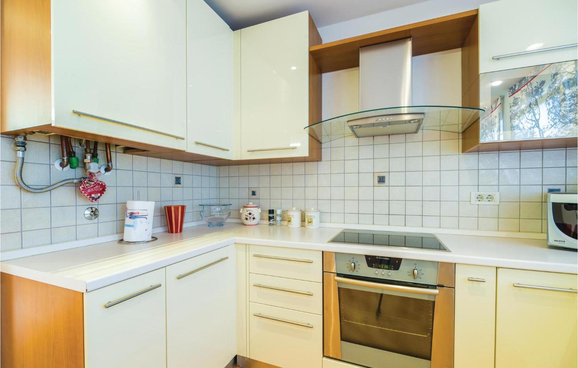 Cozy Apartment In Rijeka With Kitchen Eksteriør bilde