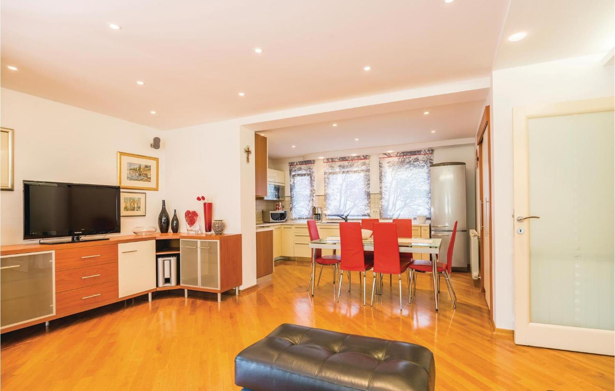 Cozy Apartment In Rijeka With Kitchen Eksteriør bilde