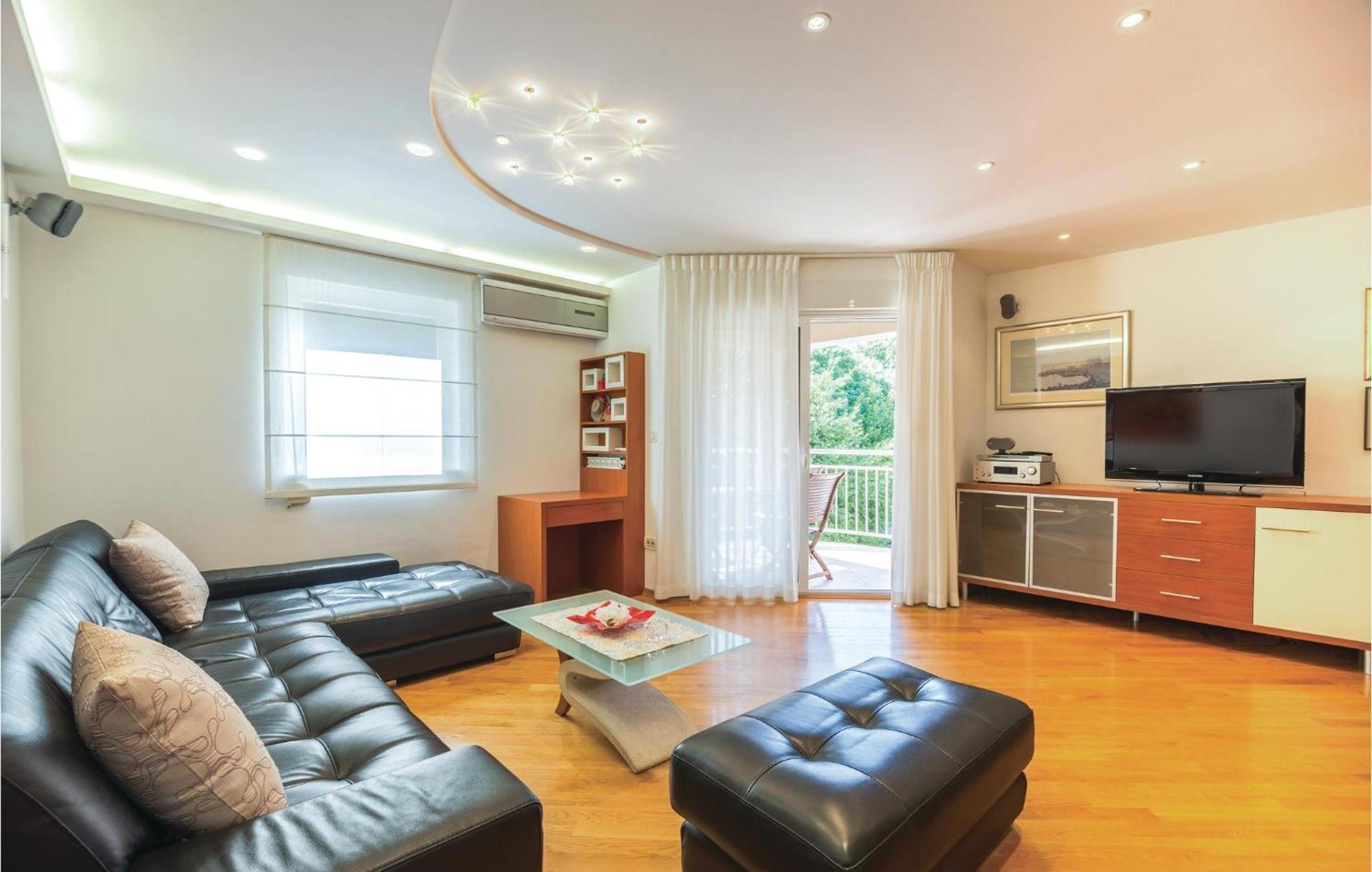Cozy Apartment In Rijeka With Kitchen Eksteriør bilde