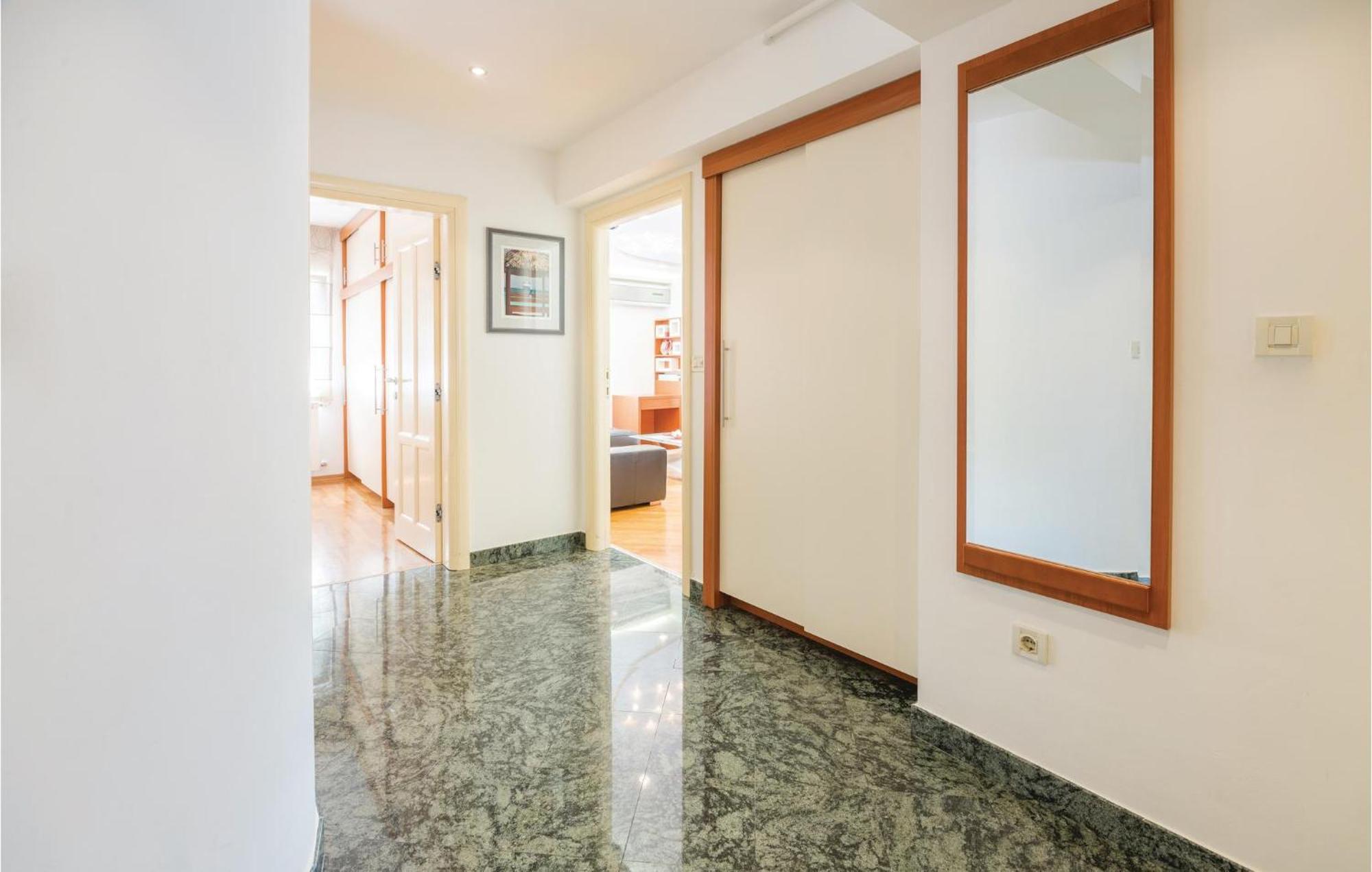 Cozy Apartment In Rijeka With Kitchen Eksteriør bilde